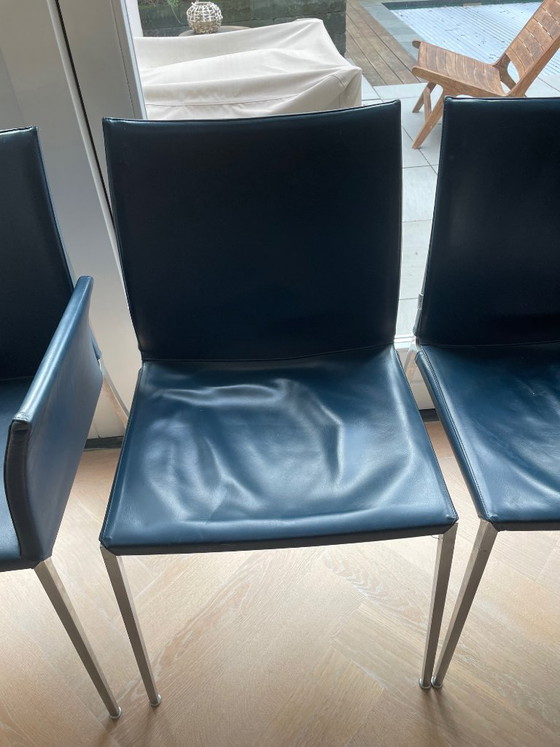 6 sedie di design Zanotta originali – pelle blu scuro – Sedie da pranzo (photo 3 of 6)