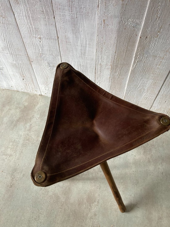 Klappbarer Jagdhocker – Leather, Metal (photo 4 of 8)