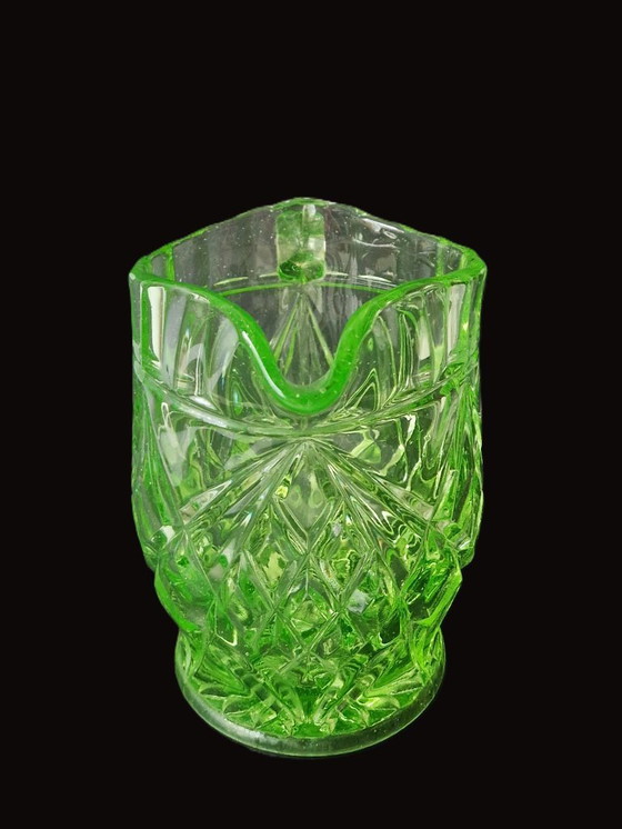 Image 1 of Sowerby Glass – Art-Deco-Wasserkrug aus Uranglas – 20er/30er Jahre