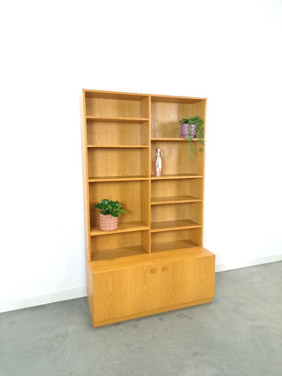 Image 1 of Hoge LP boekenkast met planken uit Zweden