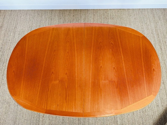 Image 1 of Table de salle à manger vintage ovale à rallonge en teck par G-Plan, 1960