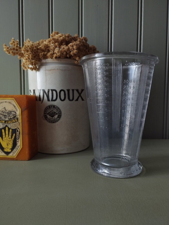 Image 1 of Mougin maatbeker van dik geperst glas