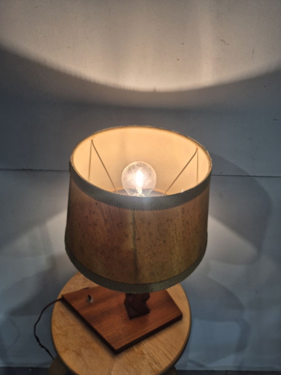 Französische Art-déco-Tischlampe aus Holz mit geometrischem Muster, Tischlampen, Braun (Foto 5 von 7)