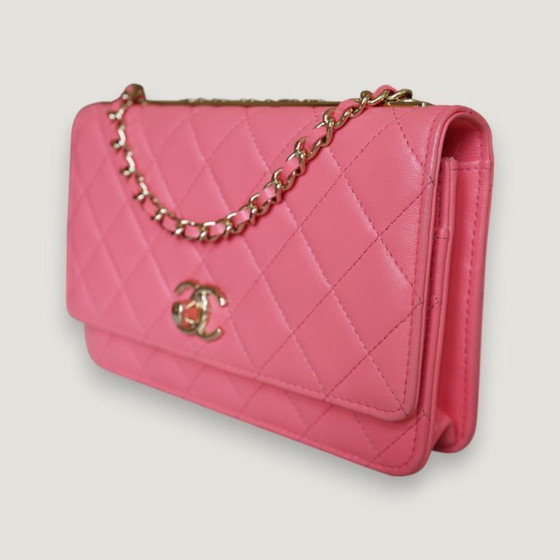Image 1 of CHANEL GELDBÖRSE AN DER KETTE – TREND