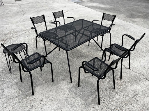 Set van 6 fauteuils en tafel, van geperforeerd metaal in de stijl van Mathieu Matégot 1950