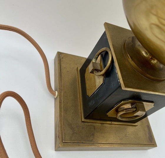 Image 1 of Grande lampada da tavolo classica in ottone con paralume nero – Metà secolo / classicamente elegante