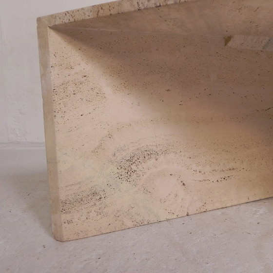 Image 1 of Mid Century travertin salontafel met driehoekig blad, jaren 70