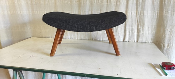 Image 1 of Otomana o reposapiés modernista de madera maciza - años 50/60