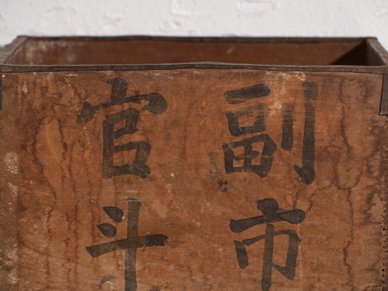 Antica Misura per Grano Dou in Legno di Olmo, Cina, circa 1900, Oggetti decorativi, Ferro, Marrone, Rustic (foto 3 di 8)