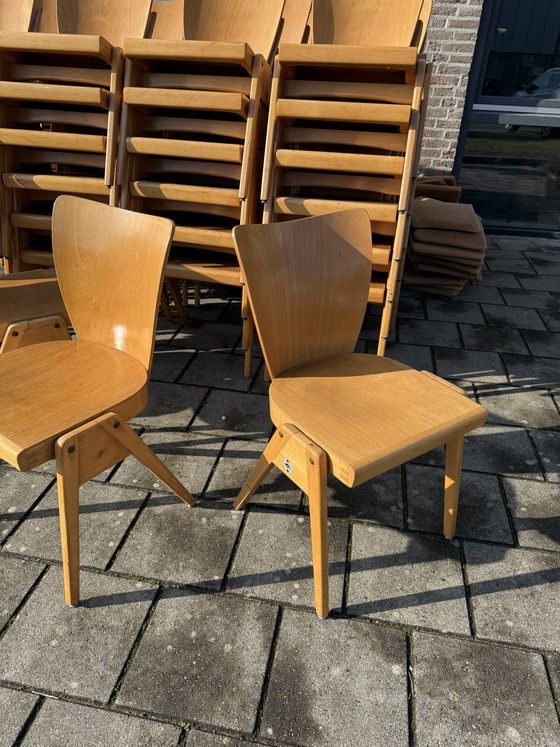 Partij van 50x vintage plywood stapelstoel, Kaderer ‘60 – Eetkamerstoelen (photo 4 of 10)