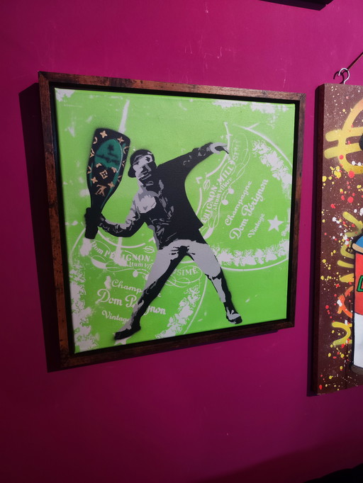 Stencil Graffiti, the thrower