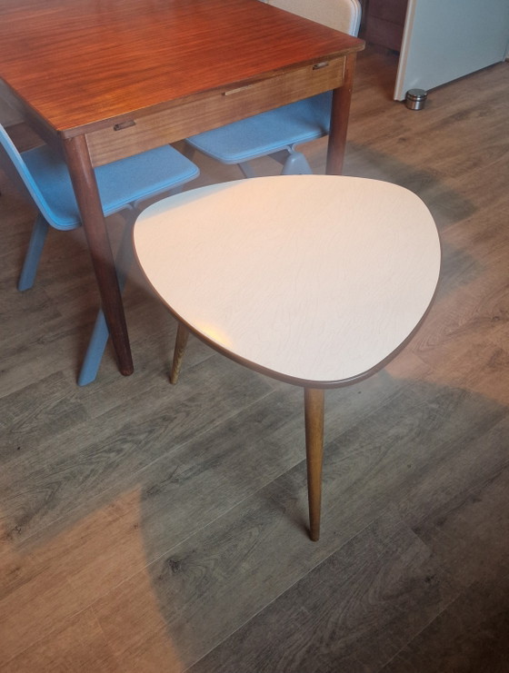 Table basse ou d'appoint trépied style années 50. – Opal Kleinmöbel, Tables basses, Wood, Other (photo 3 of 9)