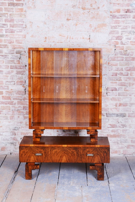 Gerestaureerde art-deco vitrinekast, walnoot en glas, Tsjechisch, jaren 1920 – Vitrinekasten, Metal (photo 9 of 15)