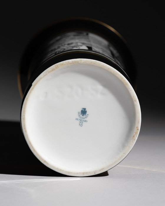 Image 1 of Hollóháza Porzellan, 26 cm hohe Vase mit schwarz-weißer Grafik und Goldakzenten, Ungarn