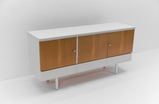 Image 1 of Credenza moderna marrone e bianca di metà secolo, anni '60