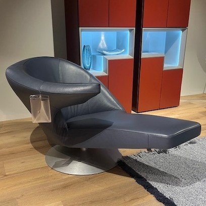 Image 1 of Leolux Parabolica armchair