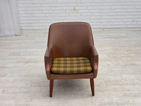 Image 1 of Anni '70, poltrona danese, similpelle, gambe in legno di teak.