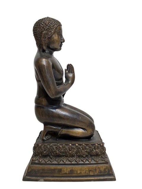 Kniender Bronze-Buddha in Anjali Mudra – Burma, 18.-19. Jahrhundert – Bildhauerei (photo 3 of 11)
