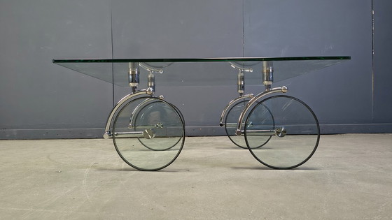 Image 1 of Glazen salontafel op wielen, jaren 80