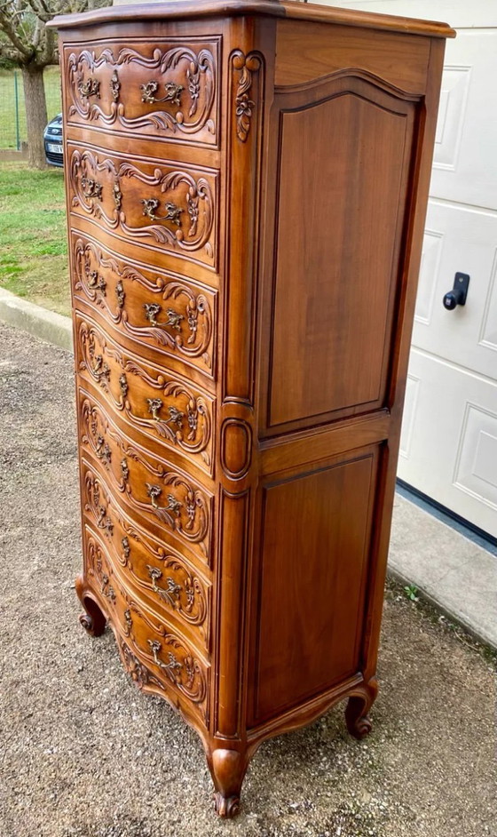 Image 1 of Comò a sette cassetti con incisione in stile Luigi XV