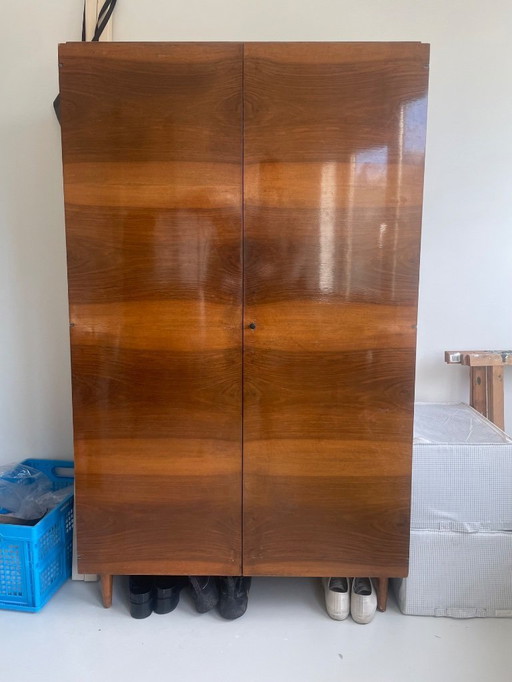 Due armadi in legno di metà secolo