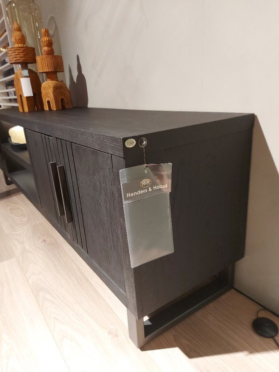 Image 1 of Buffet bas Pavie par Henders & Hazel