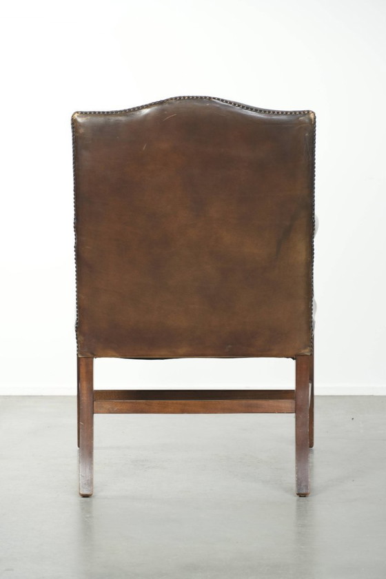 Image 1 of Luxe houten en rundleren Engelse Gainsborough bijzet/ bureaustoel met een prachtige uitstraling