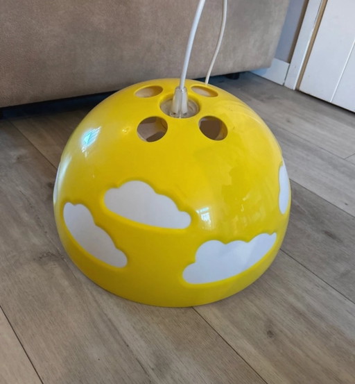 IKEA skojig gele wolkenlamp porte Hendrik Preutz