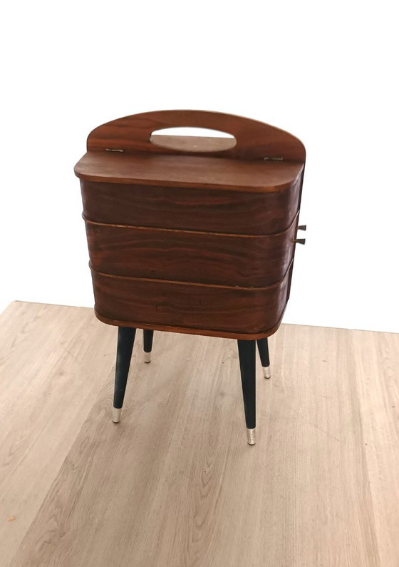 Image 1 of Näh- oder Aufbewahrungsbox im dänischen Design