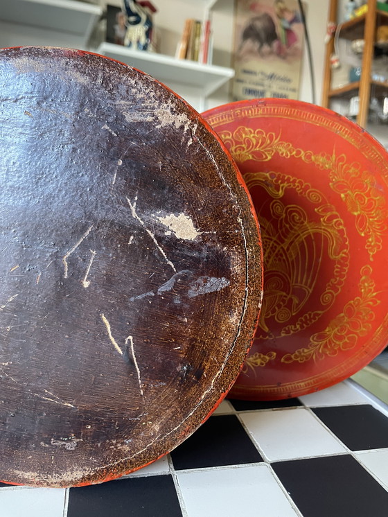 Image 1 of Rot und Gold lackierte Holzkiste 19. Jahrhundert