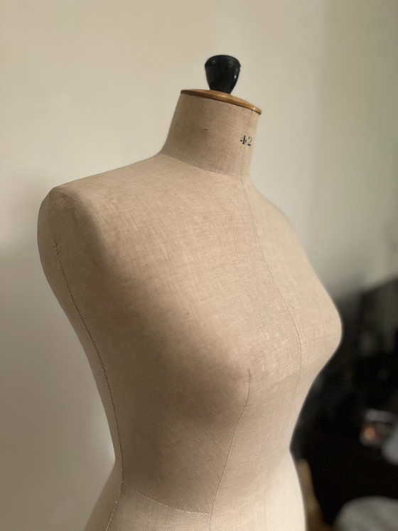 Image 1 of Manichino vintage Juvenia - taglia 42 - rivestimento in lino - base in metallo - design belga