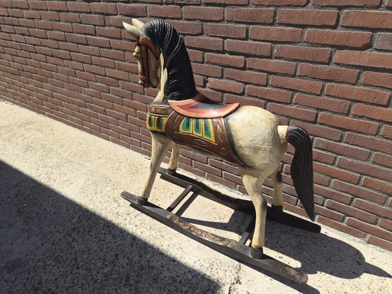 Image 1 of Magnifique vieux cheval à bascule en bois
