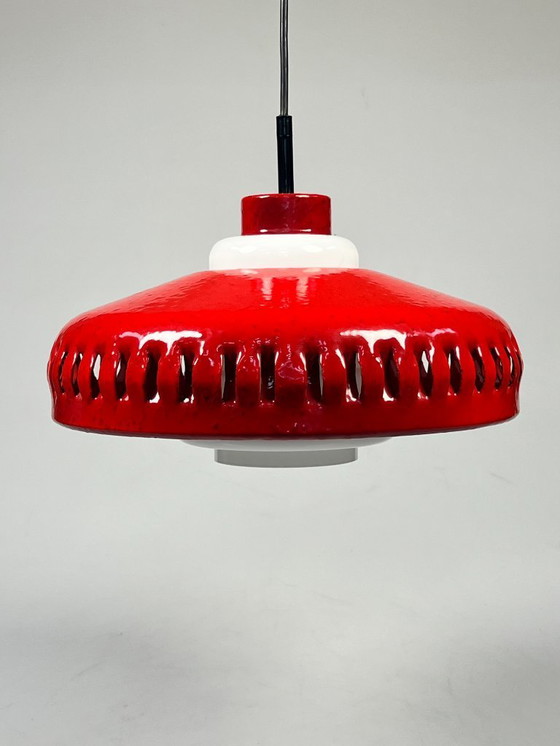 Image 1 of Vintage Hanglamp, Rood Emaille, Wit Opaalglas, Hustadt Leuchten, Duitsland 1960's