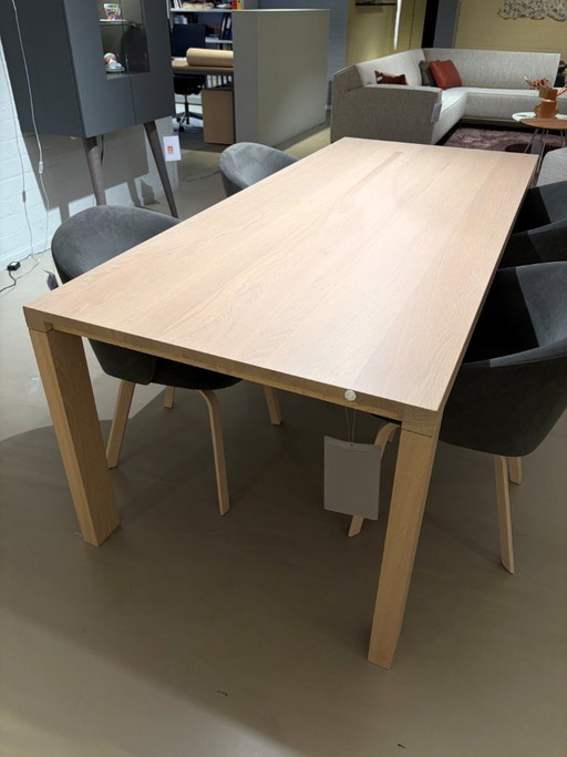 Arco Essenza dining table