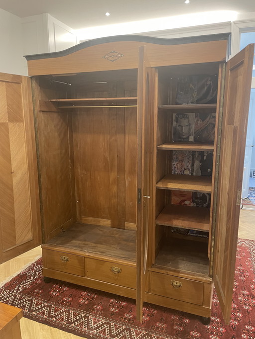 Kleiderschrank mit Spiegel, Jugendstil, massiv Echtholz