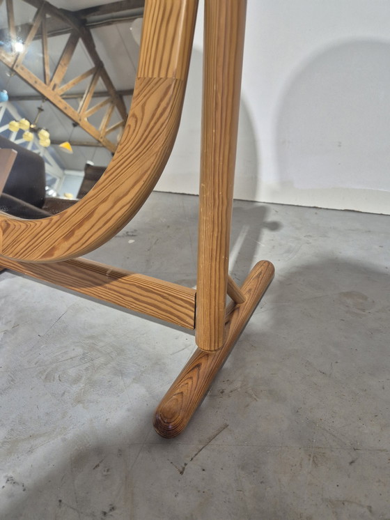 Image 1 of Vintage zweedse grenen kap spiegel kantelbaar