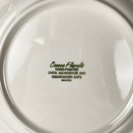 Image 1 of Plat rond Cameo Florals Porcelaine de Malaisie, 1970-90