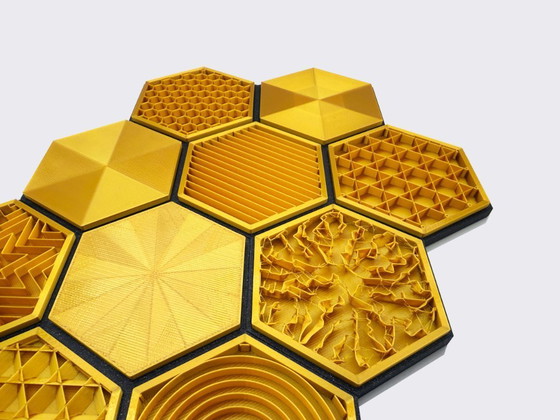 Image 1 of Gouden honingraat wanddecoratie | Hexagonale geometrische decoratie | Moderne wandsculptuur