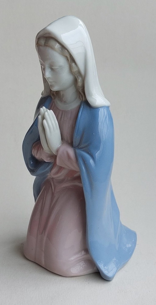 Vintage Lippelsdorf Figurine, Virgin Mary Praying