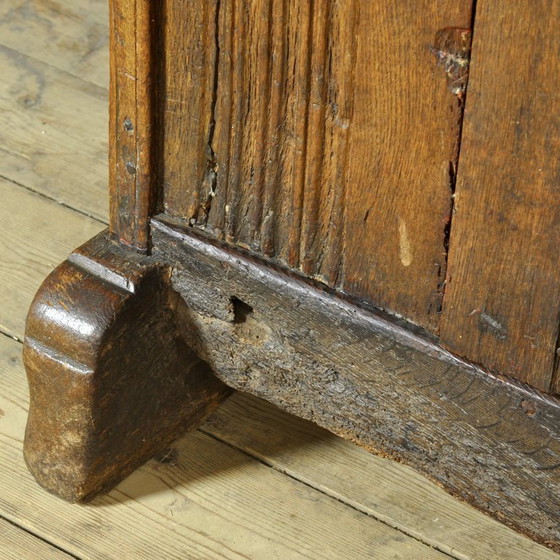 Image 1 of Baskische eikenhouten opbergkast, 17e eeuw