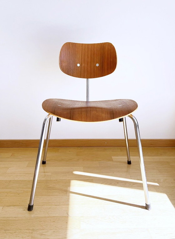 Set of 4 Original Egon Eiermann SE68 Chairs by Wilde + Spieth – Vintage Stackable Dining Chairs, Mid Century (photo 4 of 6)