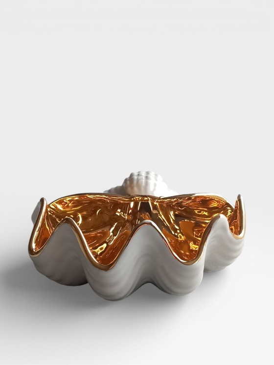 Image 1 of Vintage 1960s porseleinen schelpschaal met goudluster - Hollywood Regency stijl