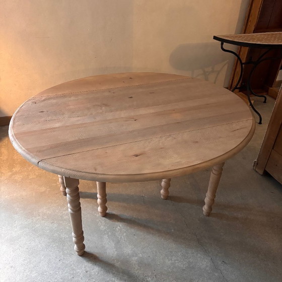 Image 1 of Ronde tafel met verlengstukken