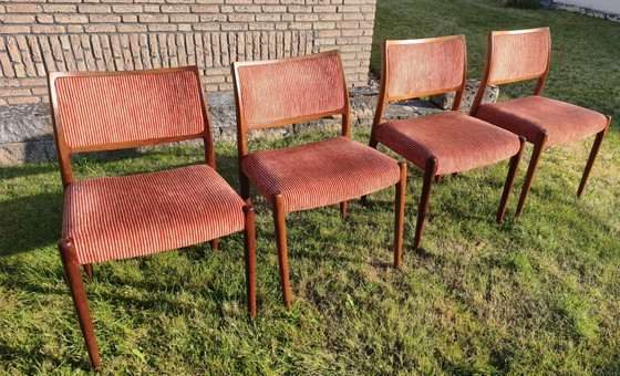 Ensemble de 4 chaises Möller modèle 80, vintage danois des années 1960 – J.L. Møllers Møbelfabrik (photo 3 of 8)