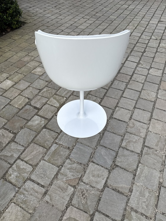 Image 1 of MDF ITALIA, Flow Slim Esszimmerstuhl mit drehbarem/trompetenförmigem Fußkreuz und Armlehne