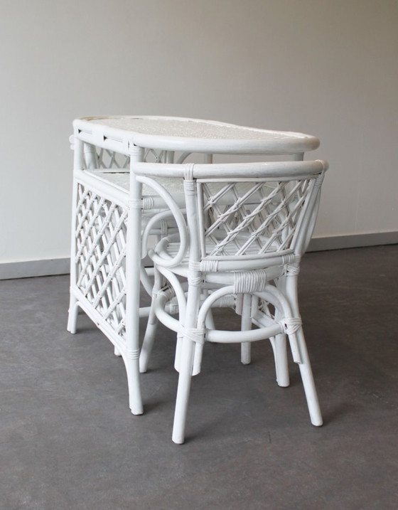 Image 1 of Witte rotan tafel en stoelenset
