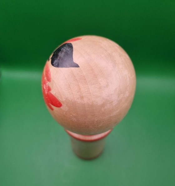 Kokeshi Naruko vintage di Okazaki Jinji (1929-2004) – Oggetti decorativi, Legno (photo 5 of 6)