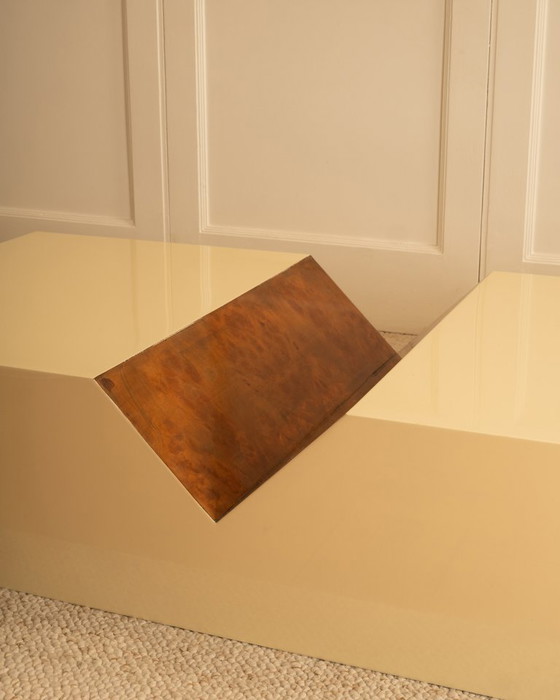 Image 1 of Tavolino da caffè/portariviste laccato con lente d'ingrandimento - anni '70