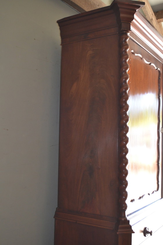 Image 1 of Mueble Biedermeier antiguo de madera de caoba.