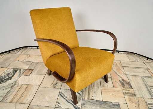 Sillón H 410 diseñado por Jindrich Halabala, Checoslovaquia.